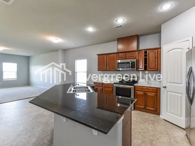 2833 Sebright Ave — Photo 8
