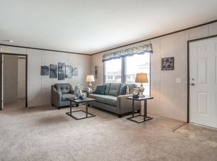 17 Hosner Dr, Oxford, MI 48371