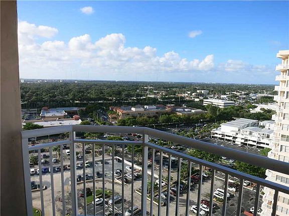 5th image of 18031 Biscayne Blvd #18023