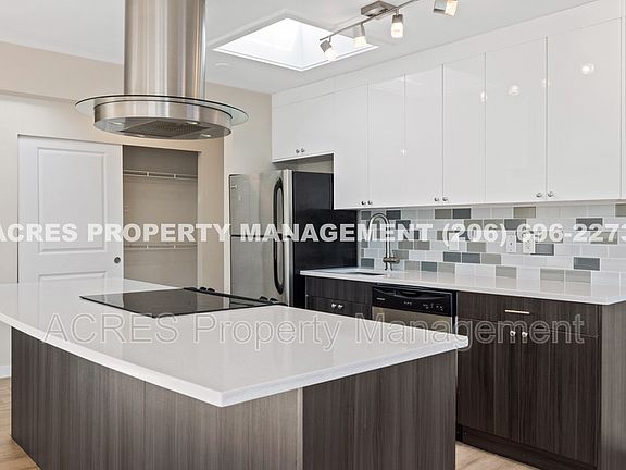4th image of 715 Nob Hill Ave N APT 41