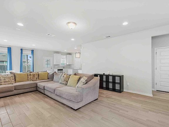 5th image of 616 Barbary Coast Ln