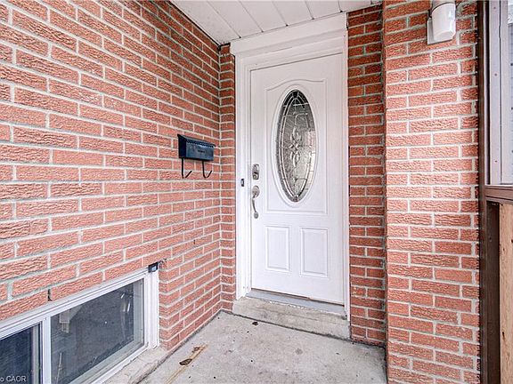 4th image of 8 Sanford Cres