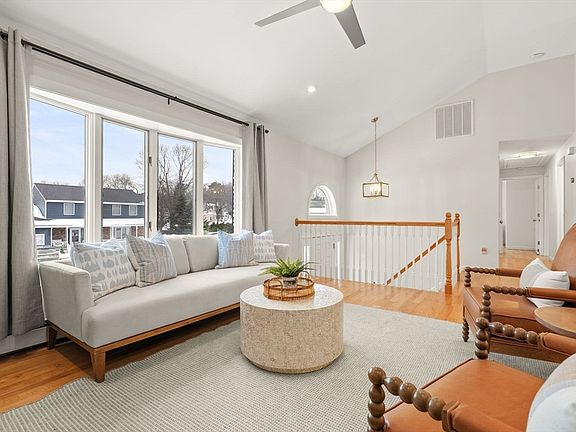 3rd image of 12 Tara Rd