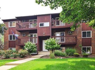 669 Daisy Ln APT 203, Roselle, IL 60172