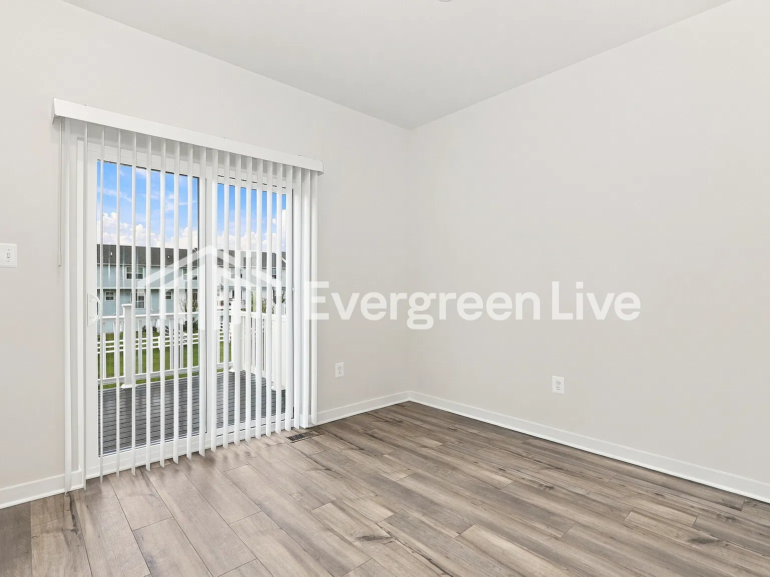 3 bed, 2.5 bath, 1736 sqft, $2,595 — Photo 4