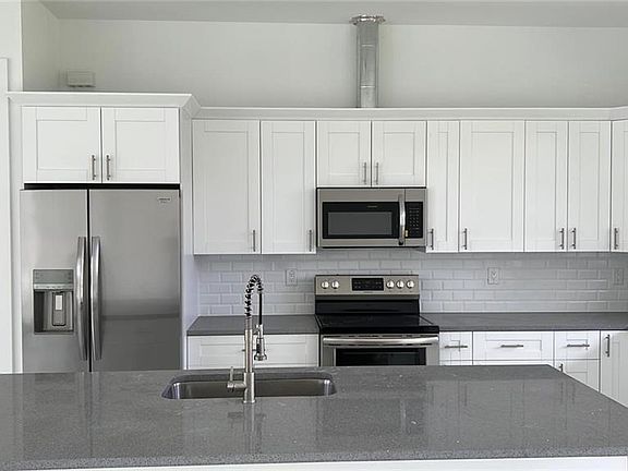 5th image of 453 Lillon AVE S