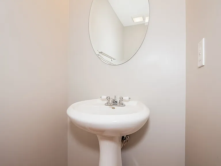 10619 Haddington Dr — Photo 15