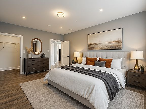 2nd image of 2421 Bristol Rd #100