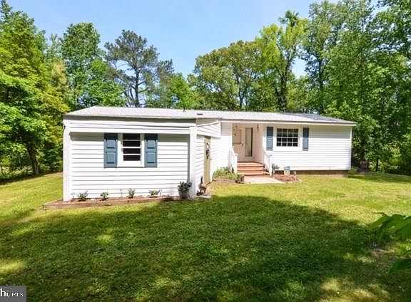 2nd image of 425 Monument Dr