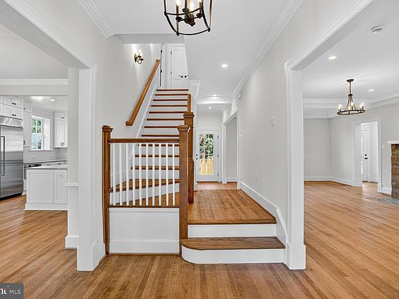 5th image of 812 Fulton Ave
