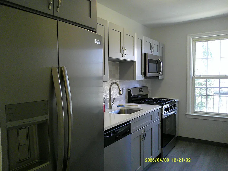 7 Bashford Ave #B — Photo 2