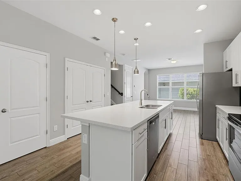 15591 Honeybell Dr — Photo 9