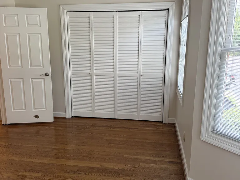 354 Ardsley Pl — Photo 9