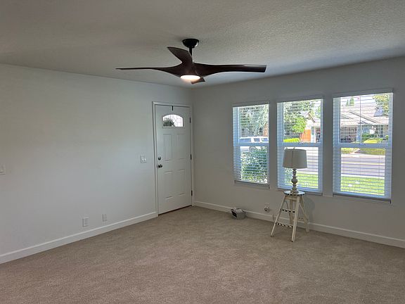 5th image of 268 Christine Dr