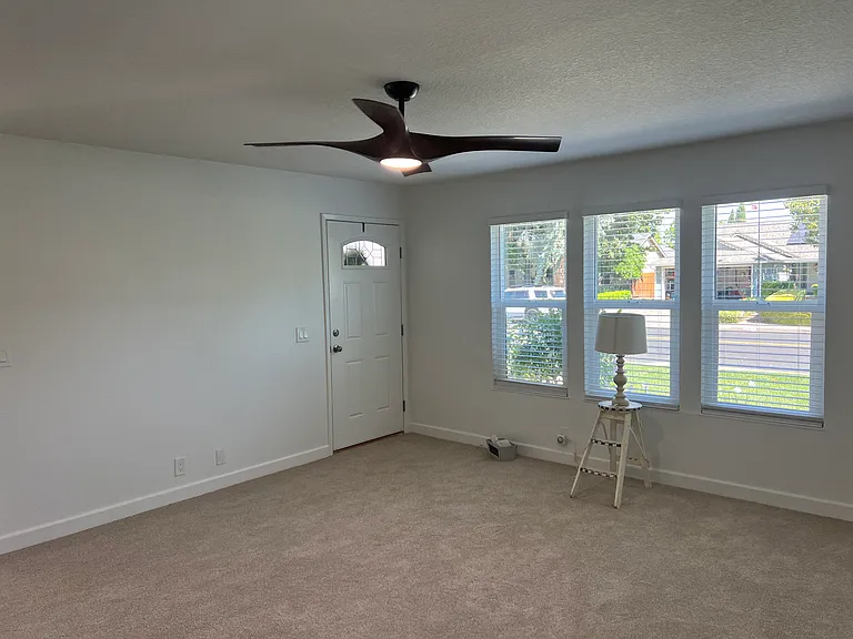 268 Christine Dr — Photo 5