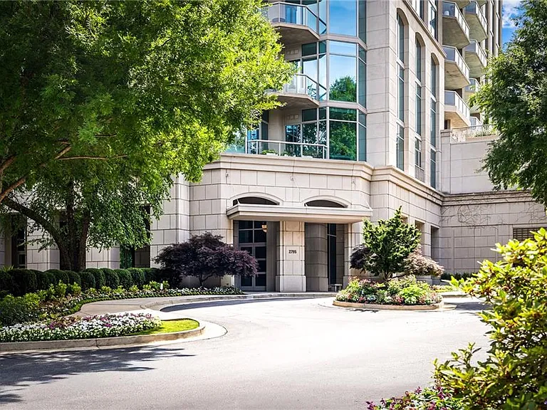 2795 Peachtree Rd NE #1701 — Photo 2