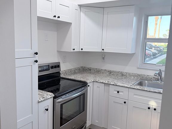 4th image of 2965 Ashley Dr W APT I