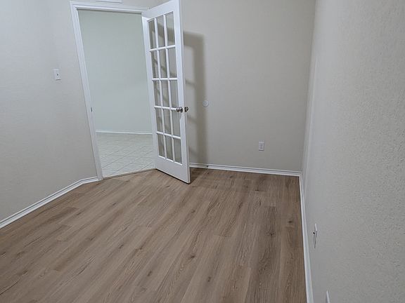 Office Room - Spacious for two office tables.