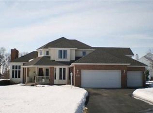562 Warren Pl, Valparaiso, IN 46385