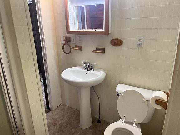 4th image of 211 Dudley St