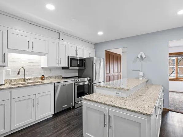 6450 York Ave S APT 318, Edina, MN 55435