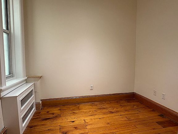 4th image of 457 W 35th St APT 4E