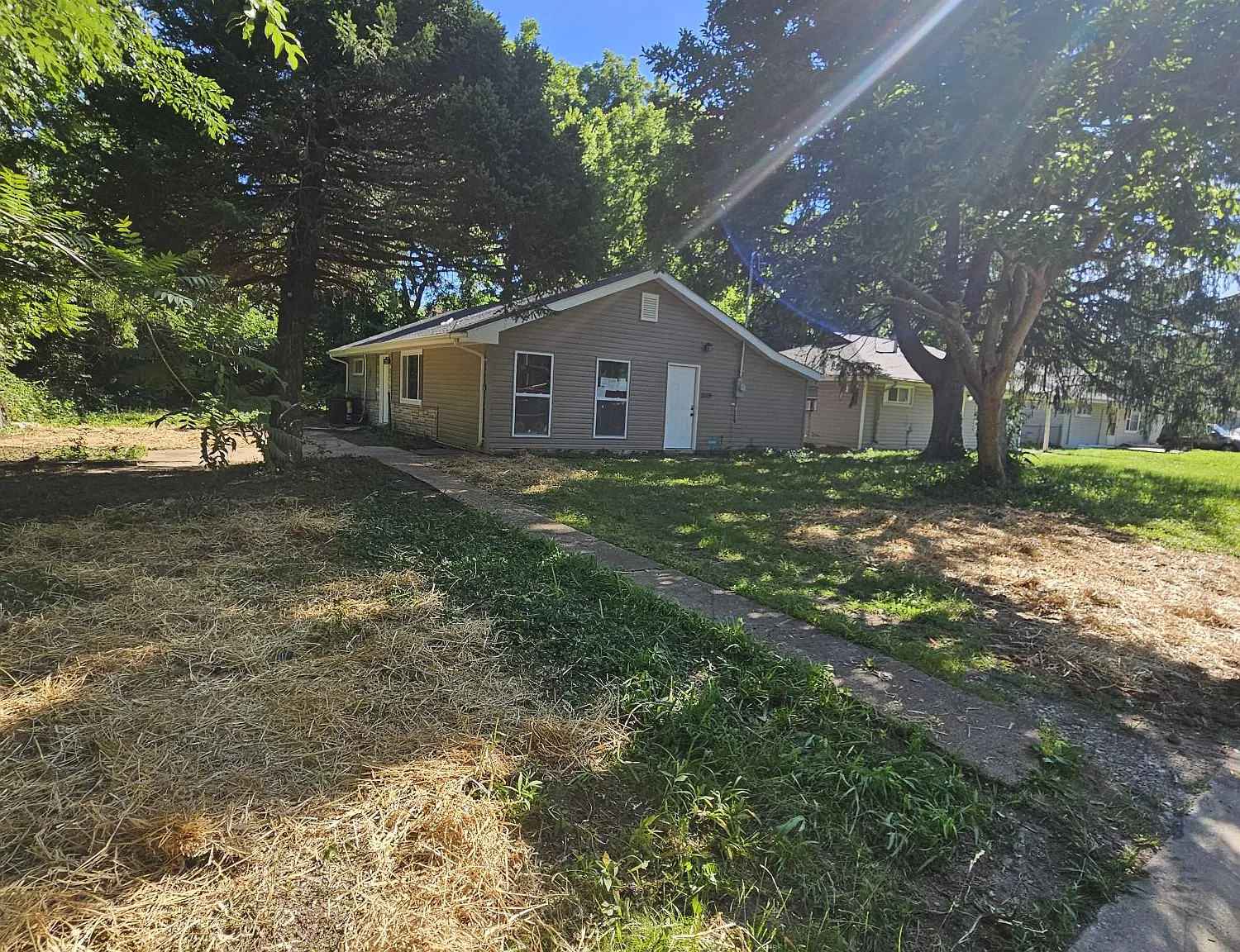 5 bed, 1274 sqft, $1,800 — Photo 2