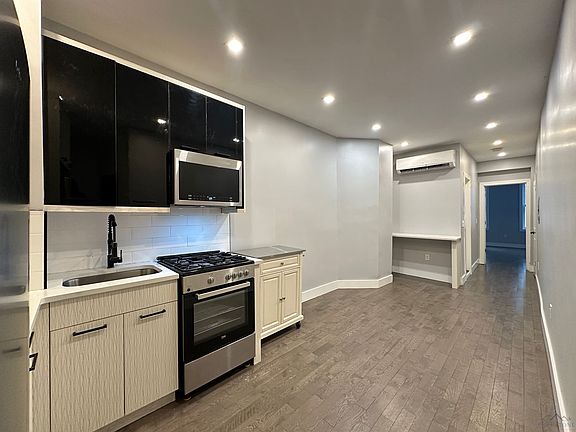 3rd image of 50 Jordan Ave #3RR