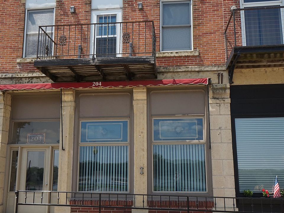 1st image of 204 S Riverview St
