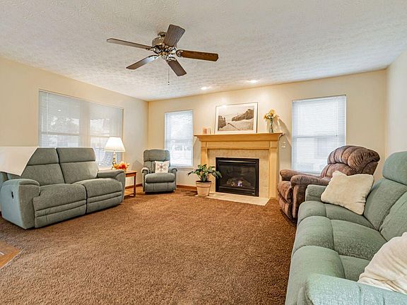 5th image of 1386 River Trail Dr