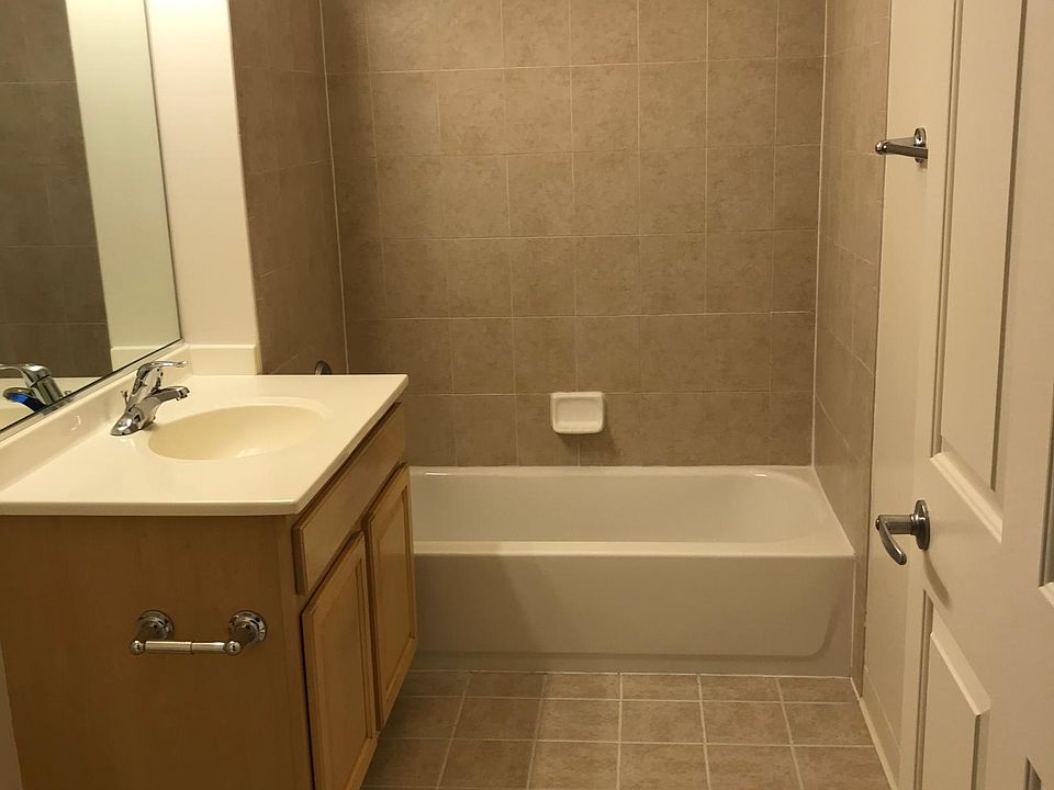 1st image of 517 E 38th St #201
