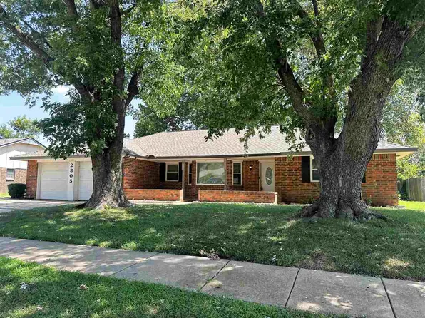 2305 NE Village Dr, Lawton, OK 73507