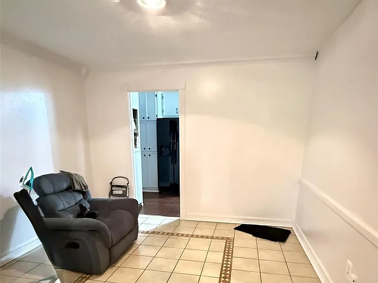 354 S Amherst Dr — Photo 10
