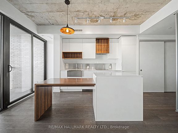 5th image of 383 Sorauren Ave #609