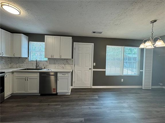 3rd image of 330 Crestfield Cir