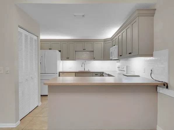 1453 Captains Walk #28a, Fort Pierce, FL 34950