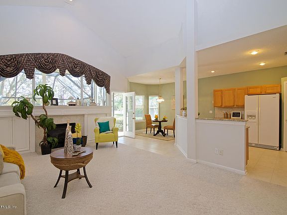 4th image of 805 Bonaire Cir