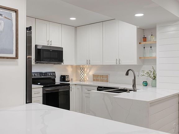 3rd image of 735 Sandpiper Pl #10524
