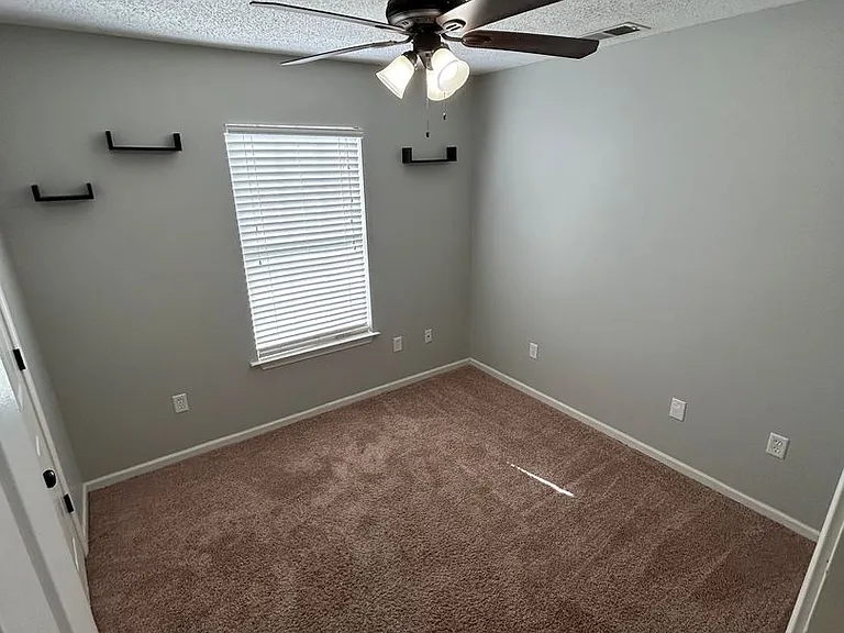 141 Oakwood Dr — Photo 11