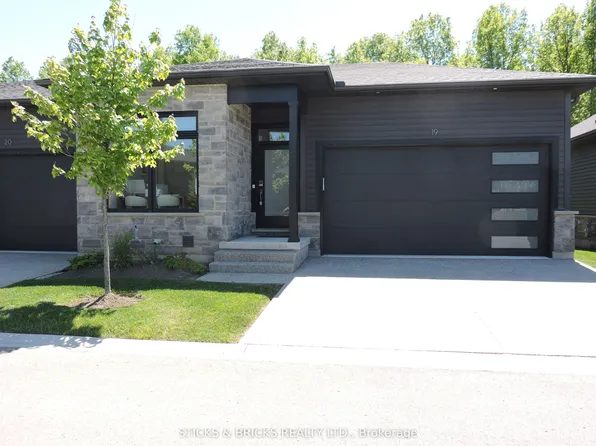 9150 Willoughby Dr #19, Niagara Falls, ON L2G 0Z5