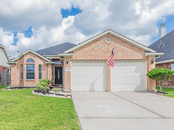 2nd image of 814 Glen Abbey Dr