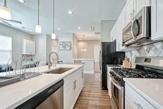 3 bed, 2.5 bath, 1379 sqft, $2,200 — Photo 3