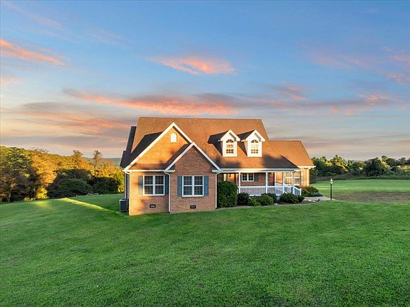 4th image of 217 Alpine Ridge Ln