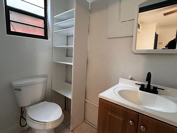 4th image of 4319 Flores Ave #5