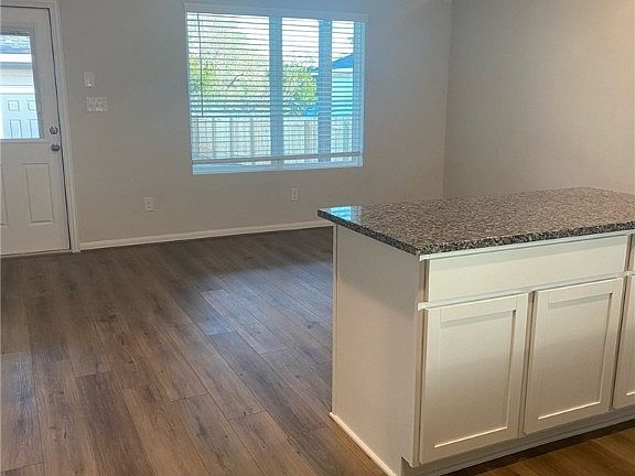 3rd image of 213 Villars Dr