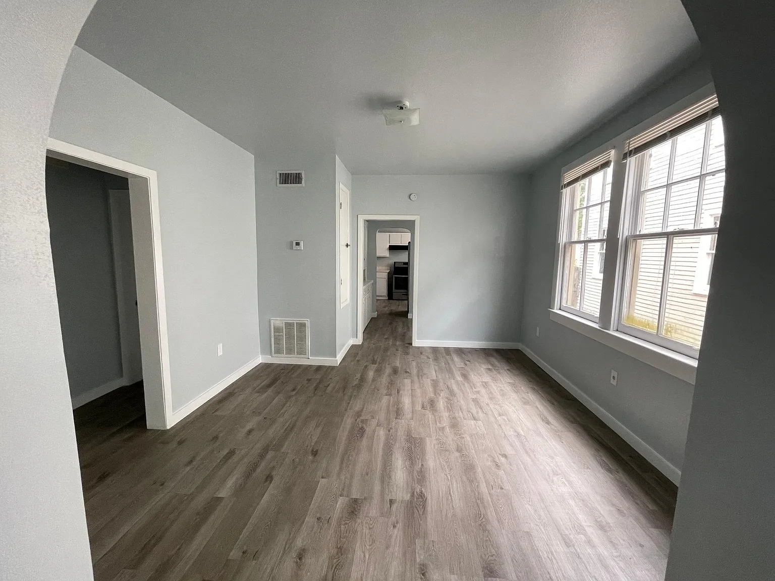 2824 Broadway St — Photo 2