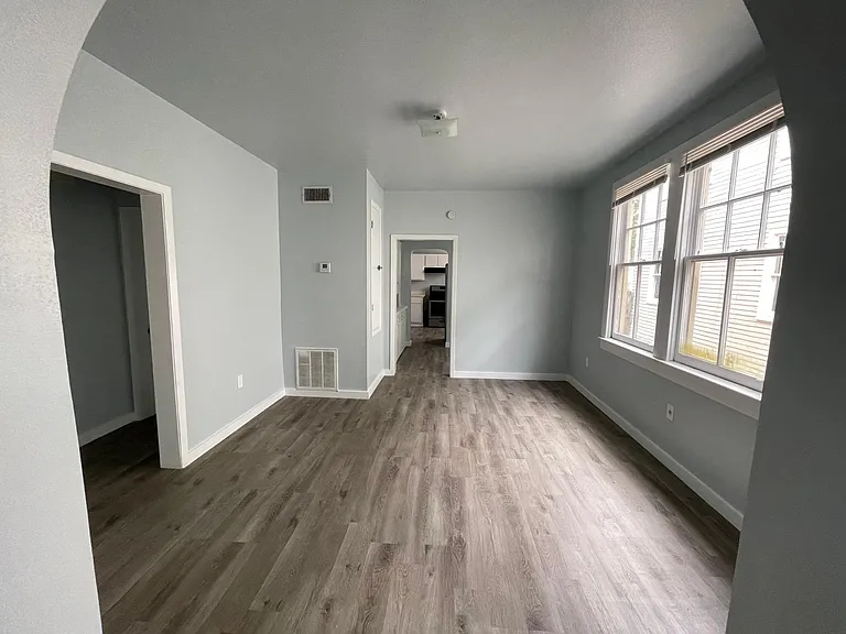 2824 Broadway St — Photo 2