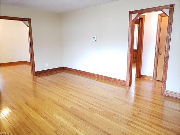 3rd image of 637 Earl St