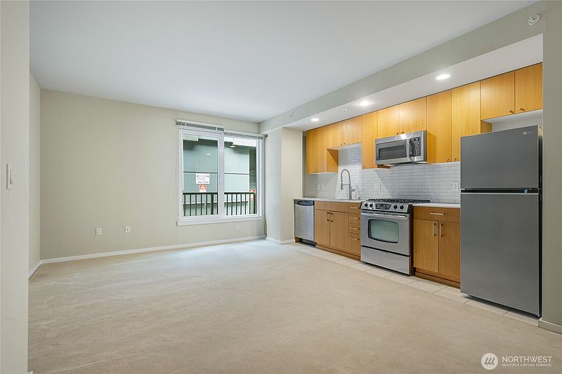 4th image of 81 Clay Street #326
