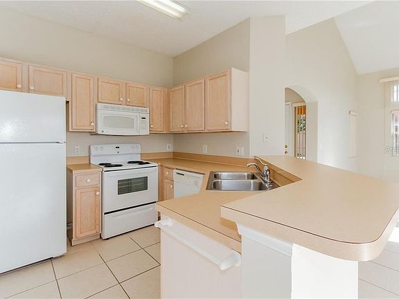 2nd image of 926 Park Terrace Cir